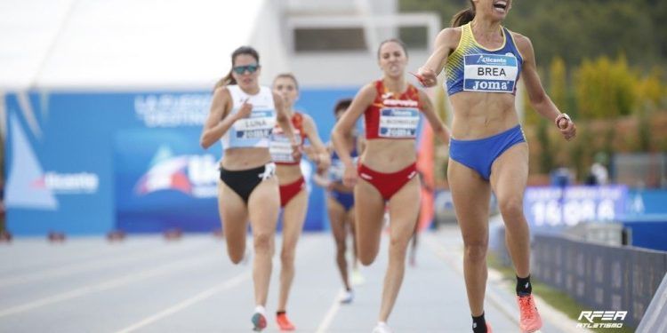 Joselyn Brea campeona iberoamericana de 5.000 con Carla Domínguez rozando la gloria