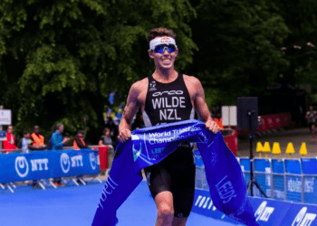 Hayden Wilde vence WTS Leeds con Antonio Serrat en TOP-10