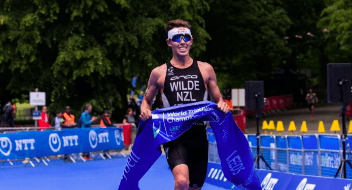 Hayden Wilde vence WTS Leeds con Antonio Serrat en TOP-10