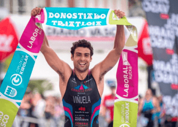 Kevin Viñuela y Helene Alberdi vencen el XXXV Triatlón de Donosti