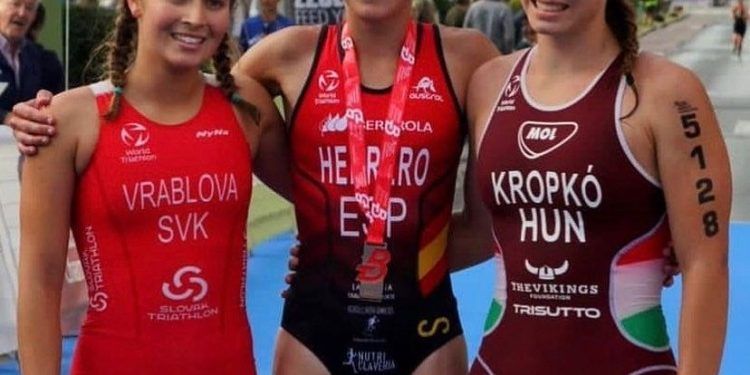 Paula Herrero, campeona de Europa de Acuatlón con Cristian Fernández plata