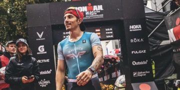 El piloto Maverick Viñales se exhibe en el IRONMAN 70.3 Austria