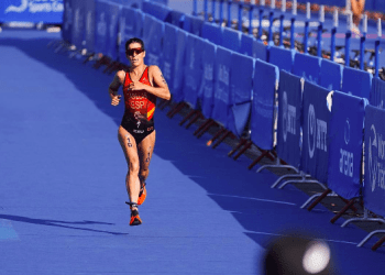 Flora Duffy campeona del Mundo de Triatlón 2022 con Miriam Casillas 10ª