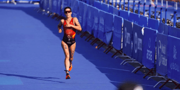 Flora Duffy campeona del Mundo de Triatlón 2022 con Miriam Casillas 10ª