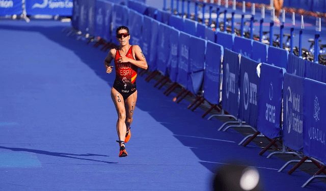 Flora Duffy campeona del Mundo de Triatlón 2022 con Miriam Casillas 10ª