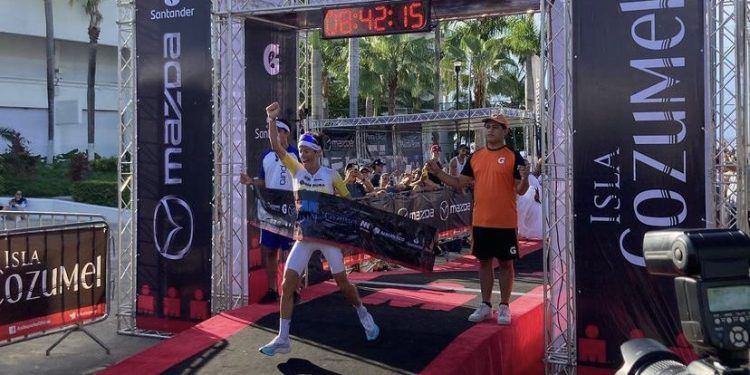Guruze Frades arrasa en el IRONMAN de Cozumel y sella su plaza de Kona 2023