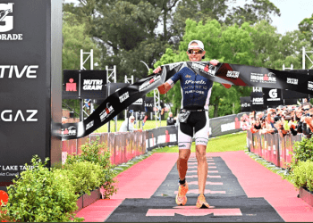 Dan Plews, entrenador de Noya y Dapena, vence el IRONMAN de Nueva Zelanda