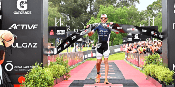 Dan Plews, entrenador de Noya y Dapena, vence el IRONMAN de Nueva Zelanda