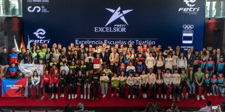 19 escuelas de Triatlón reciben este 2023 el reconocimiento de excelencia