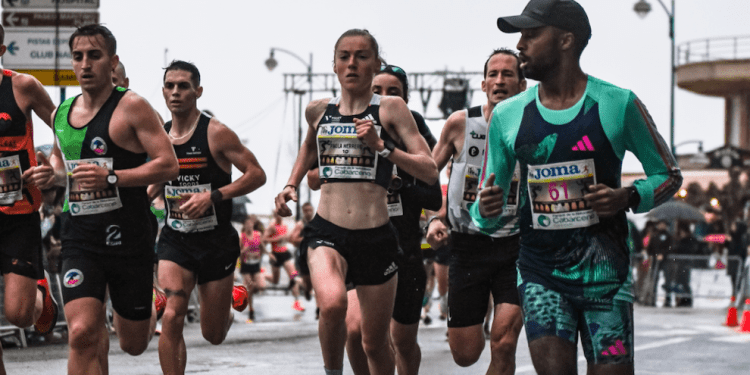 Paula Herrero revienta el crono y bate el récord de España de 10K en ruta