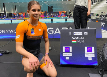 El fenómeno Fanni Szalai: podio en la SuperLeague Triathlon con 15 años