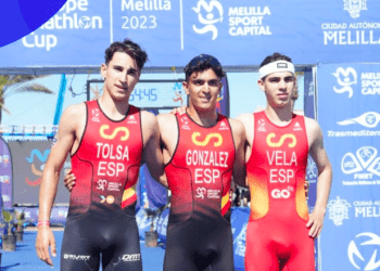 España exhibe a su selección júnior de Triatlón en su inicio de temporada