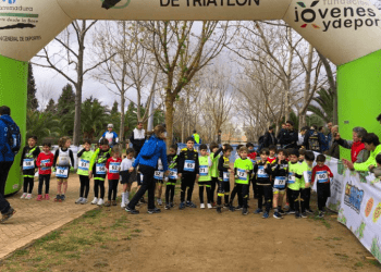 El Triatlón Escolar avanza con fuerza en Extremadura: 200 menores se citan en Moraleja