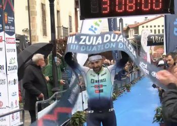 Antonio Benito y Laura Gómez vencen el Duatlón de Zuia con récord de la prueba