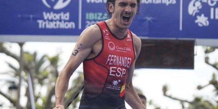 Cristian Fernández se proclama campeón del mundo de Acuatlón