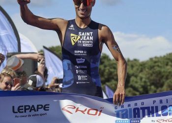 Mario Mola y Genis Grau en el podio en el GP francés de Triatlón