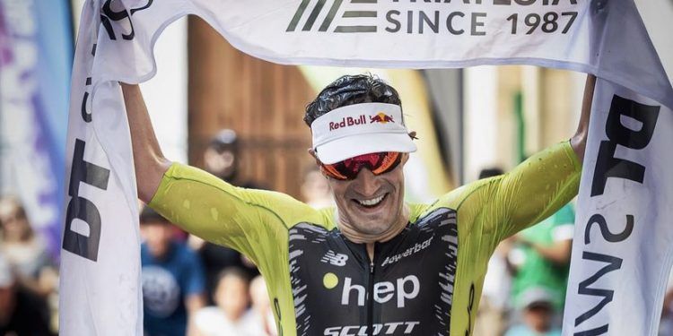 Sebastian Kienle y Sara Pérez vencen un histórico Triatlón de Zarautz 2023