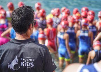 Javier Gómez Noya: espejo para cientos de menores en las Pho3nix Kids de A Coruña