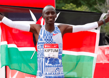 Kelvin Kiptum bate el récord del mundo de Maratón tras levantar el asfalto de Chicago