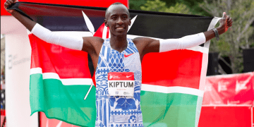 Kelvin Kiptum bate el récord del mundo de Maratón tras levantar el asfalto de Chicago
