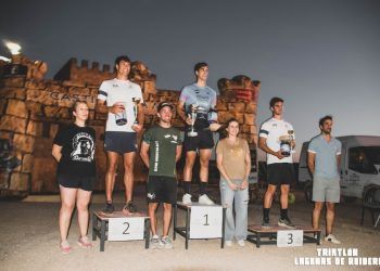 Diego Méntrida y Marina Kryk reinan en el «Triatlón Lagunas de Ruidera»
