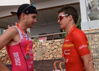 Wilhelm Hirsch y Laura Gómez vencen en un emotivo Ibiza Half Triathlon