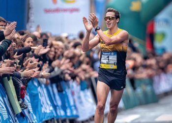 El triatleta Nan Oliveras repite podio en la mítica Behobia-San Sebastián