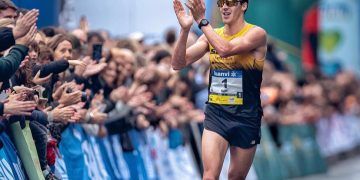 El triatleta Nan Oliveras repite podio en la mítica Behobia-San Sebastián