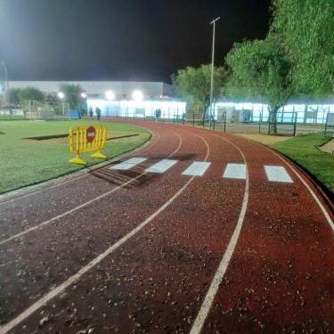 Sin justificación: Pintan un paso de peatones en una pista de atletismo