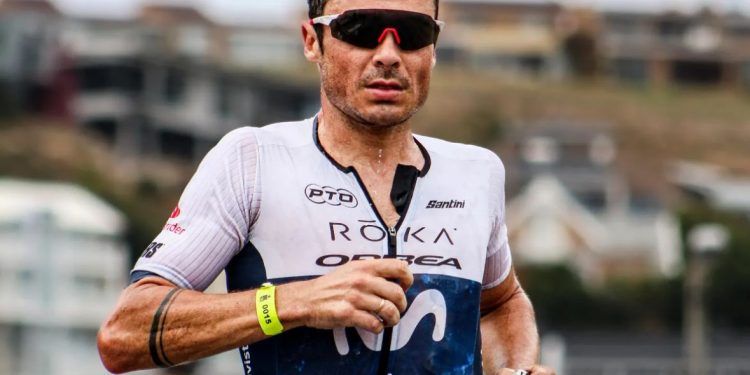 Javier Gómez Noya: tarjeta azul por drafting, pinchazo y abandono en IRONMAN 70.3 Taupo