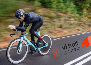 Javier Gomez Noya participa en el vi half gasteiz 2024