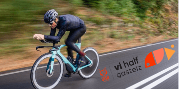 Javier Gomez Noya participa en el vi half gasteiz 2024