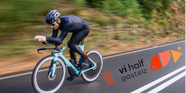 Javier Gomez Noya participa en el vi half gasteiz 2024