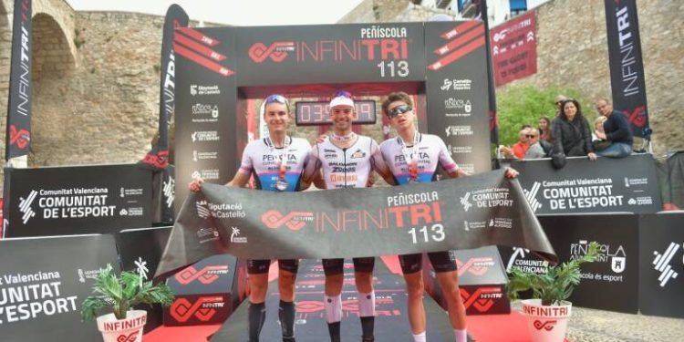 Jordi Montraveta y Zoe Leurs se llevan el Infinitri 113 Peñíscola