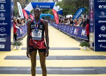 1.600 deportistas finalizan una Ibiza Media Maratón de récord