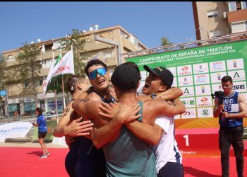 El Universidad de Alicante y el Trifluvial: a un paso de hacerse con la liga de Triatlón