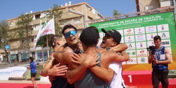 El Universidad de Alicante y el Trifluvial: a un paso de hacerse con la liga de Triatlón