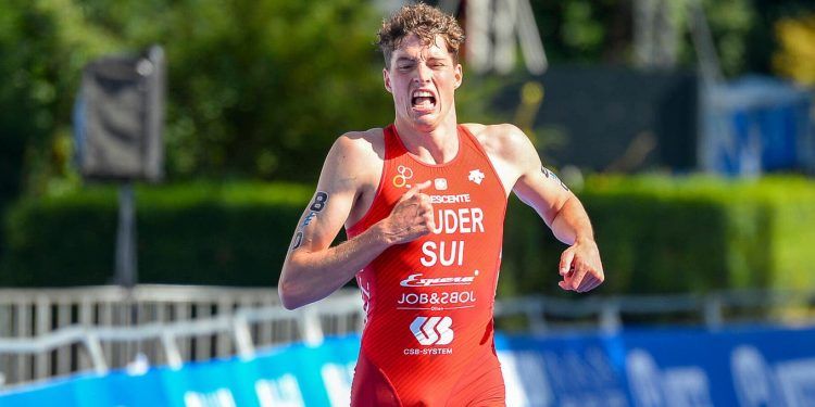Max Studer la lía: Mejor marca de la historia de 5.000 de un triatleta