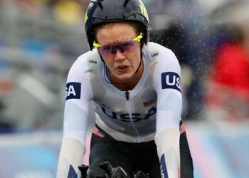 Taylor Knibb: 19ª en la prueba de ciclismo contrarreloj tras irse al suelo tres veces