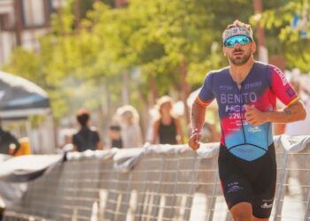 Antonio Benito 6º en Ibiza en su debut T100 con Marten Van Riel triunfando