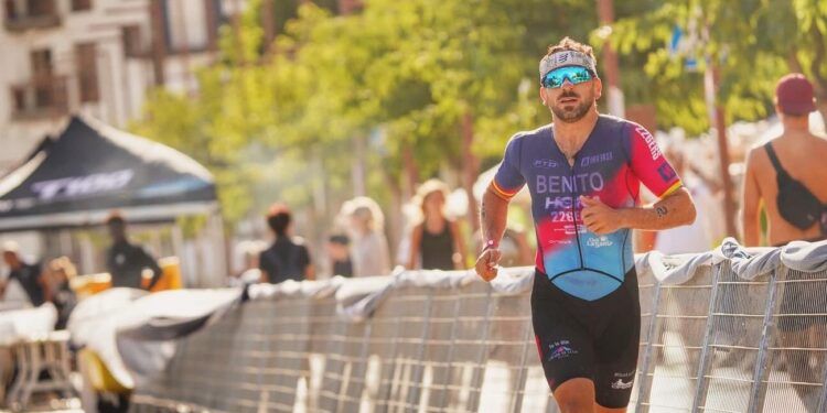 Antonio Benito 6º en Ibiza en su debut T100 con Marten Van Riel triunfando