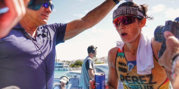 Taylor Knibb revienta el ciclismo para vencer en T100 Ibiza 2024