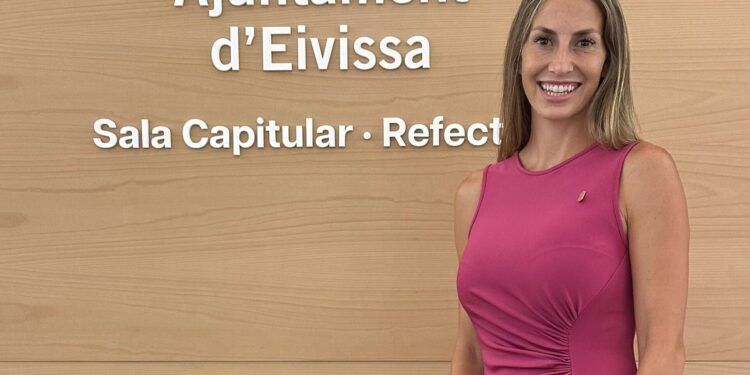 Charla con Ana Ferrer, concejala de Deportes de Ibiza, sobre el impacto del T100 en la isla