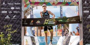 Cientos de triatletas disfrutaron de la IX edición del Artiem Half Menorca