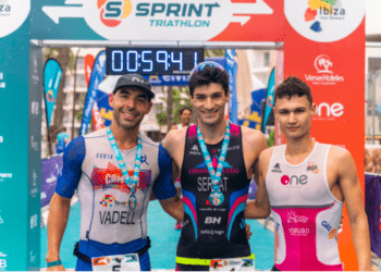 Antonio Serrat y Susana Sevillano estrenan el palmarés del Ibiza Sprint Triathlon
