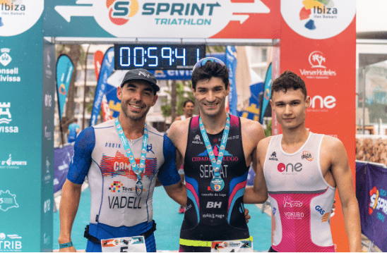 Antonio Serrat y Susana Sevillano estrenan el palmarés del Ibiza Sprint Triathlon
