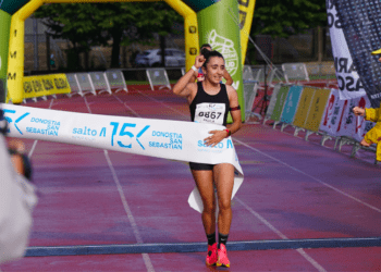 Sabor triatleta en los podios femeninos del 5K & 15K de San Sebastián