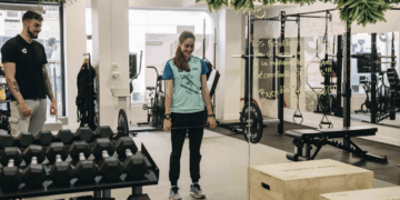 La importancia de un entrenador personal para la salud y el rendimiento deportivo