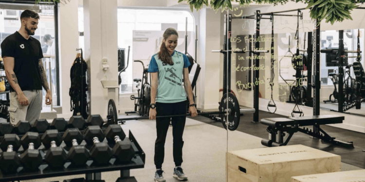 La importancia de un entrenador personal para la salud y el rendimiento deportivo