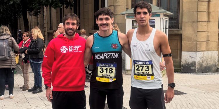 Diego Méntrida, el mejor triatleta en la mítica Behobia-San Sebastián